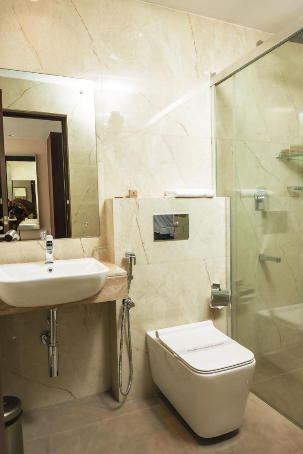 The Runway Hotel Kochi Exterior photo