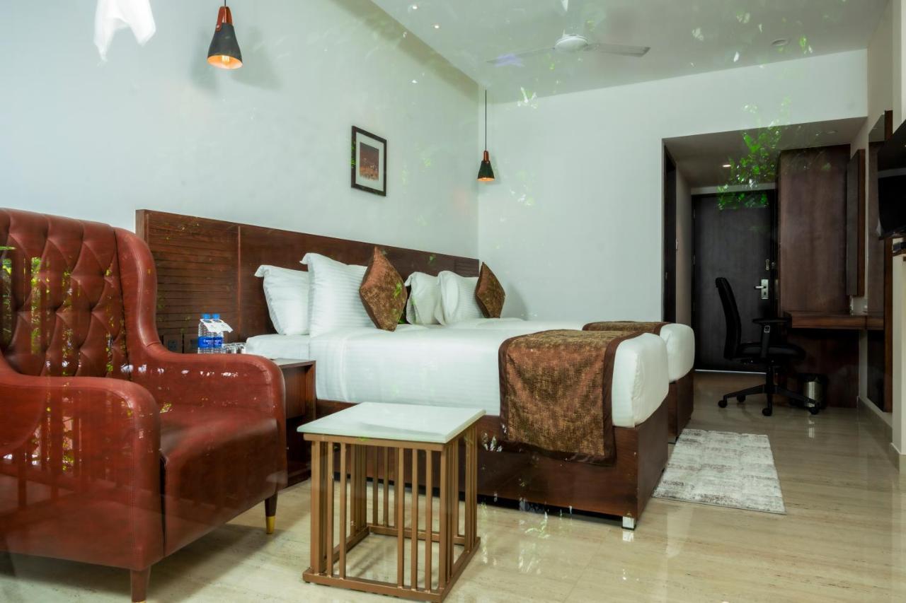 The Runway Hotel Kochi Exterior photo